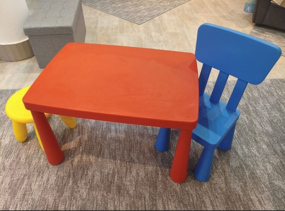 Masa + 2 scaune pentru activități copii