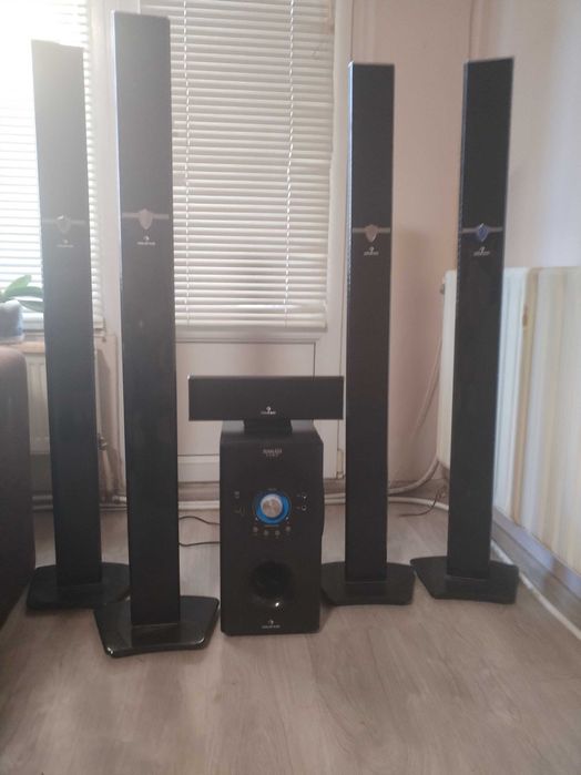 Телевизор PHILIPS 65 инча и сараунд система