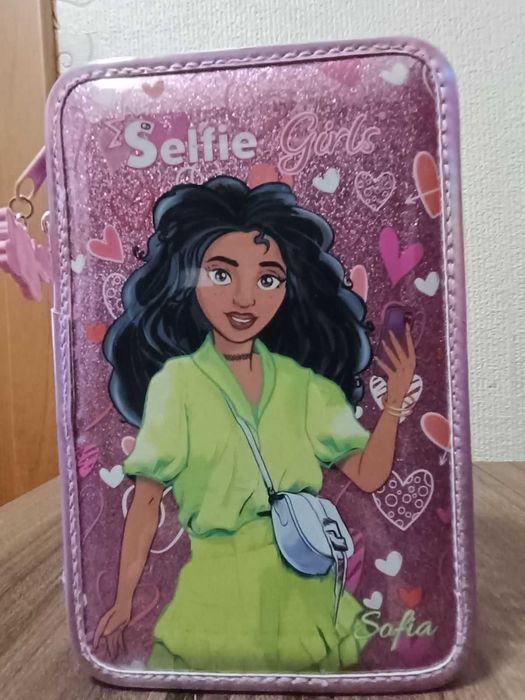 Нови ученически несесер Selfie girls,тефтер,портмонета Еднорог и др.