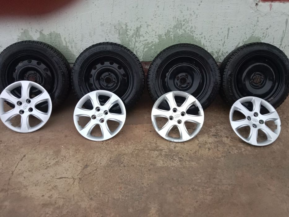 Зимние шины на штампованных дисках и 4 штуки колпака