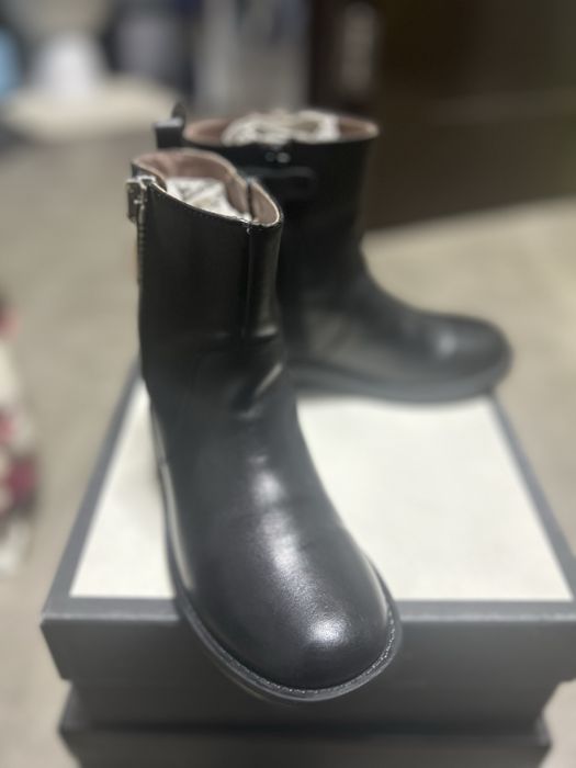 Продам детские ботинки кожанеые, оригинал