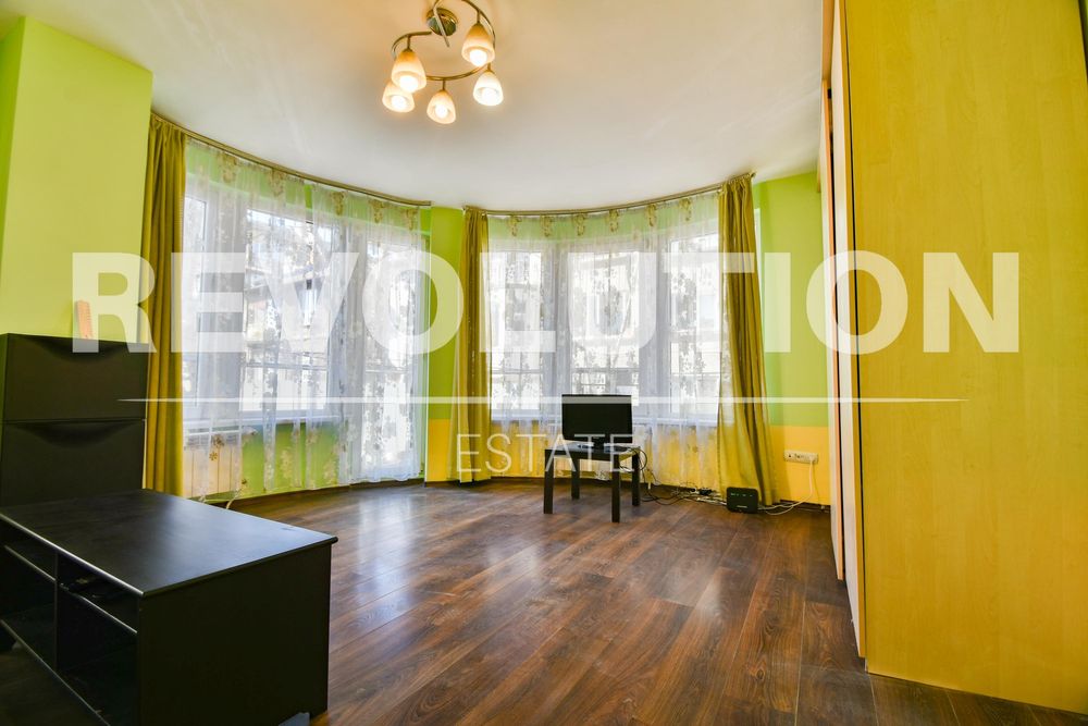 Дава се под наем Тристаен апартамент в София, Център - 91 кв.м за 960 € - Снимка #1