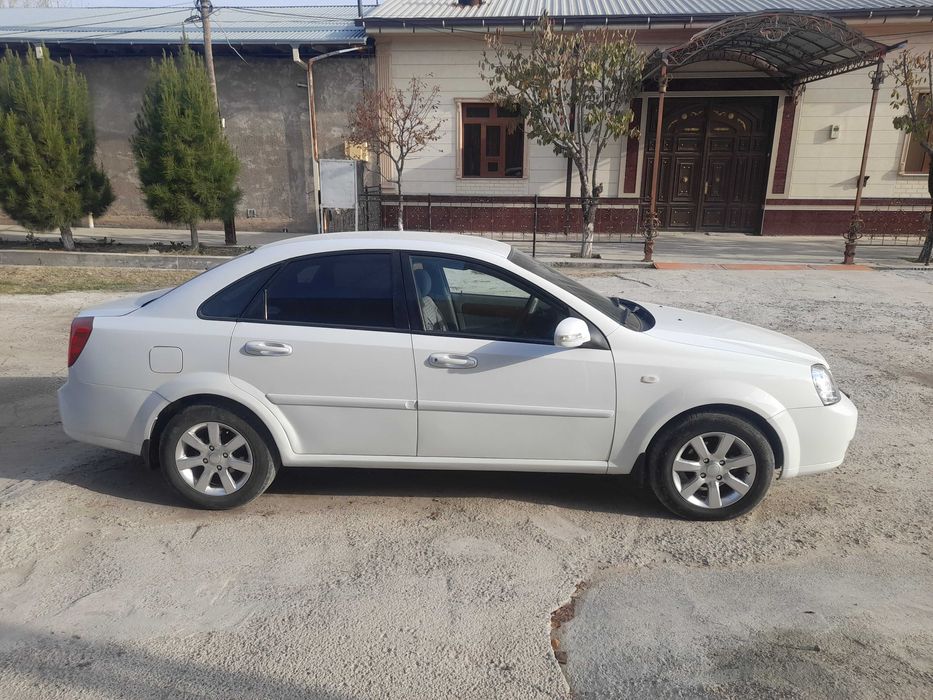 Chevrolet Lacetti 2010 года 2 позиция