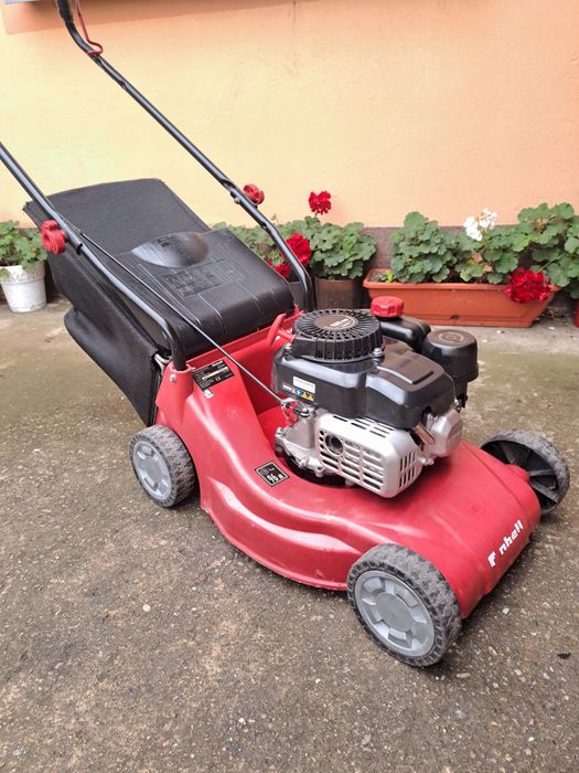 Masini de tuns iarba