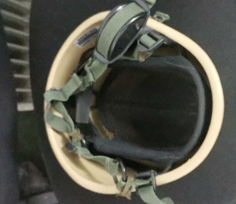 Vând casca balistica