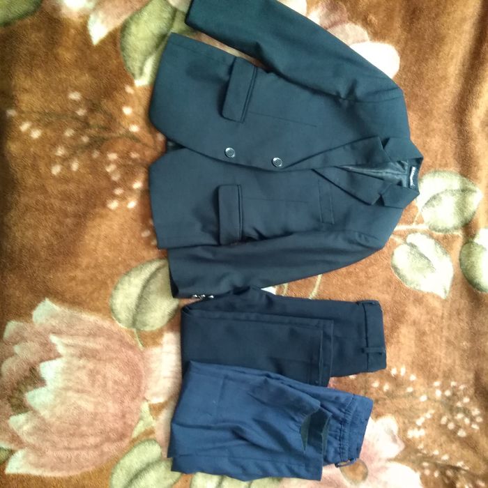 Продам пиджак, брюки, жилетки