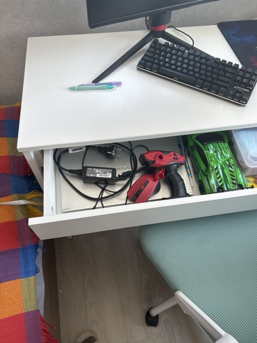 Продам стол для уроков