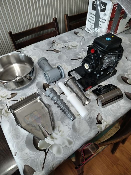 Продается новая соковыжималка итальяская