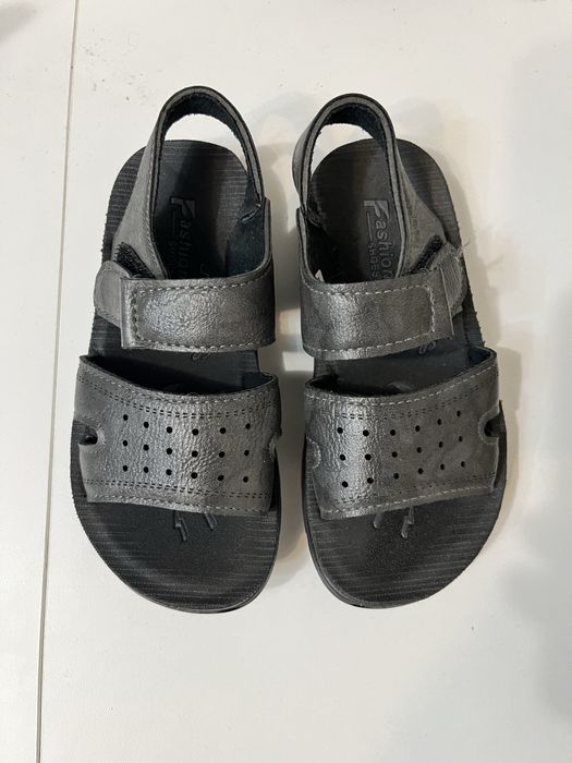 Продам новые сандали для мальчика