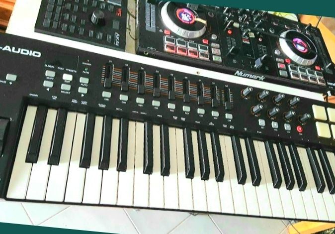 M - AUDIO - Oxygen - 49