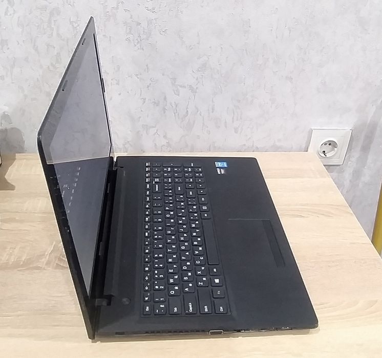 Ноутбук Ленова в идеальном состоянии