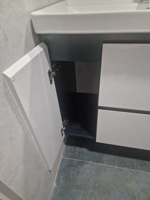 Шкафчик в ванную комнату с мойкой