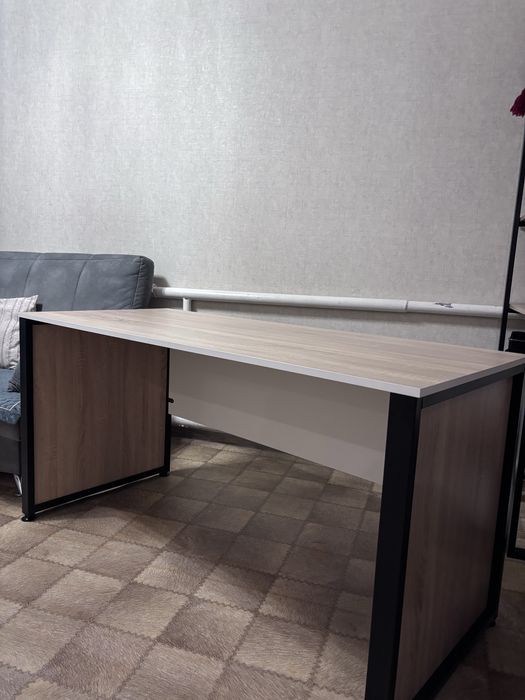 Письменный стол