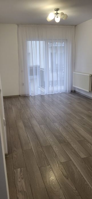 Închiriez apartament