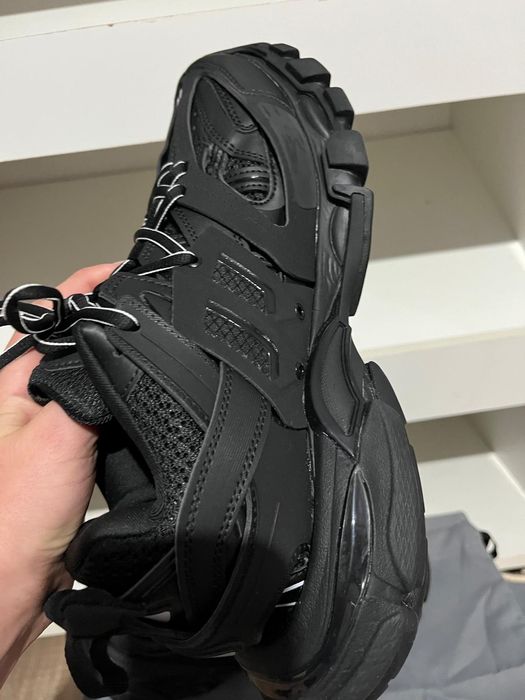 Vând Balenciaga track full black