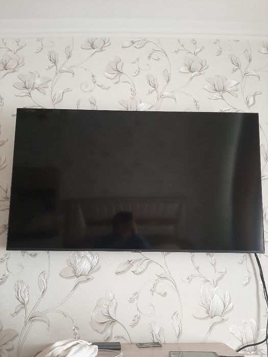 Продается телевизор Samsung AU7500 50размер смарт