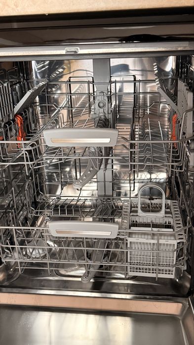 Продавам съдомиялна Hotpoint