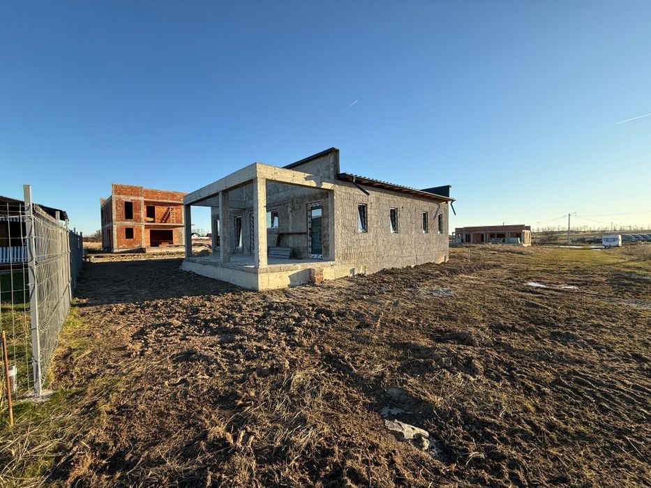 Vând casa parter  in Geamana