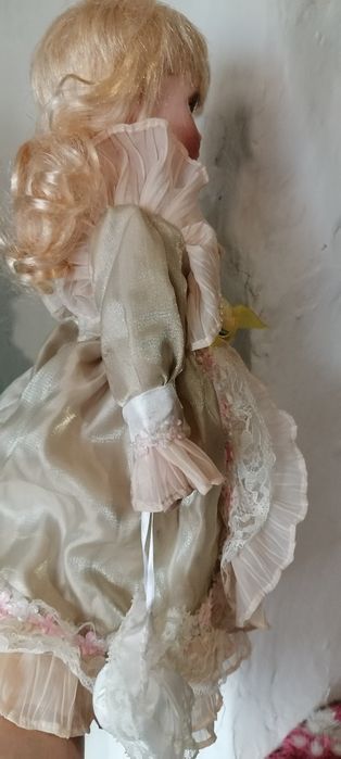 Продам кукла фарфор