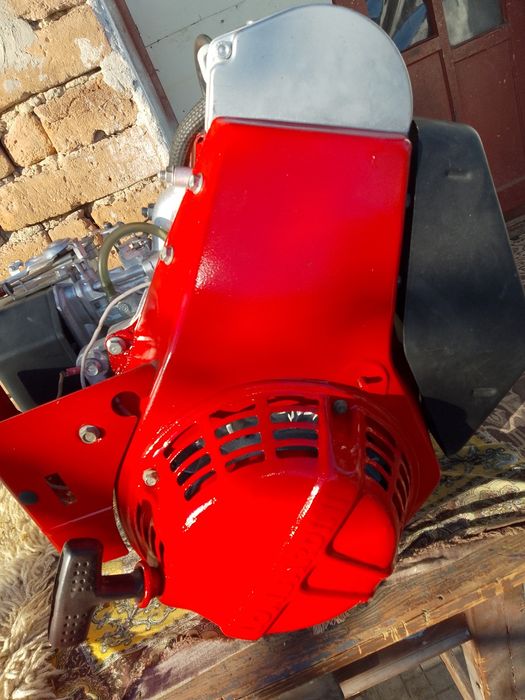 Продавам двигател  четиритактов ламборгини 13 коня в добро състояние