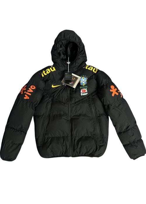 Nike яке чисто ново