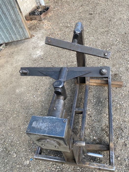 Стенд универсальный для разборки двигателей