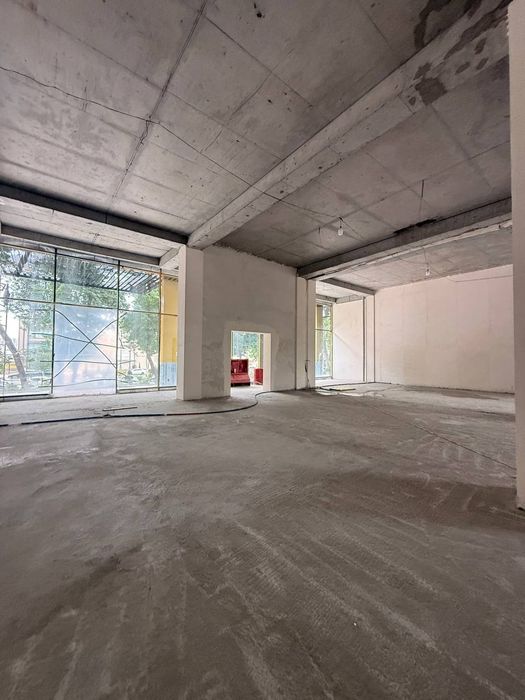 Сдаётся коммерческое помещение 1.500 м² на улице Шота Руставели