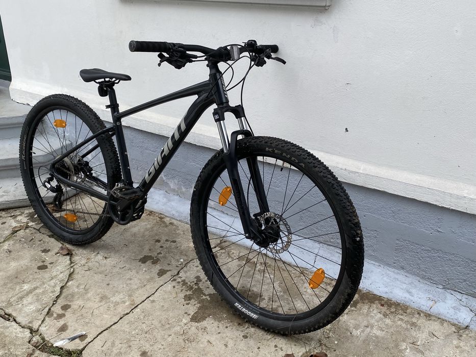 Vând bicicleta Giant Talon