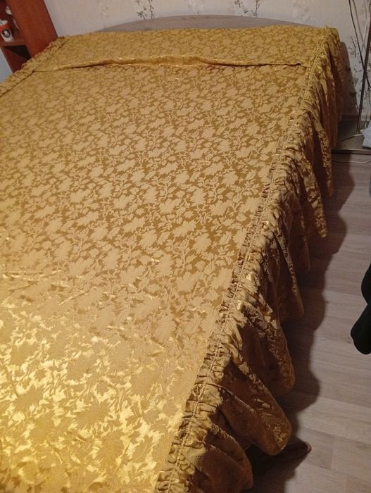 Покривка златиста с драперии за легло/спалня 1.40/2м