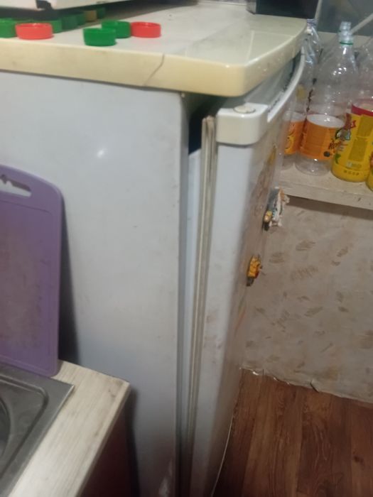 Холодильник отдам даром