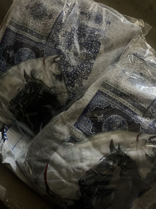 Стильная зип-худи с принтом лошадей