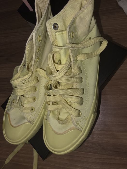 Продаются кроссовки на девочку 37 размер