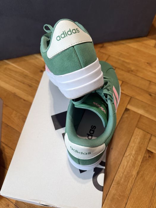 Маратонки на adidas i nike