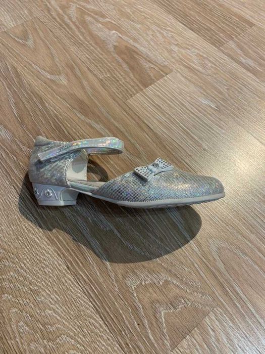 продам праздничные туфли