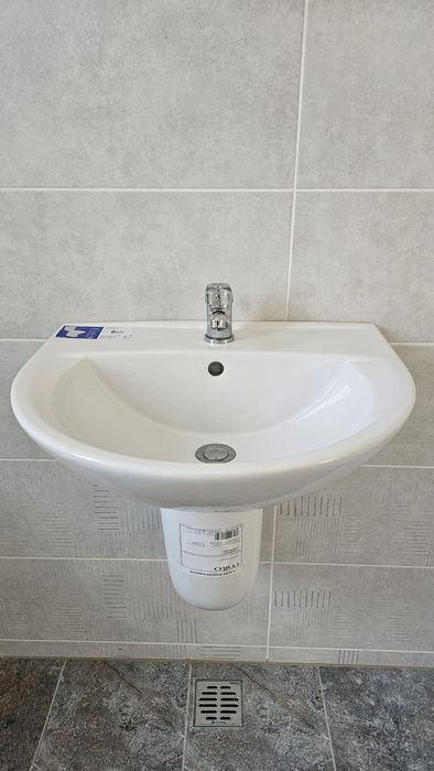 Chiuveta lavoar cu semipicior și baterie