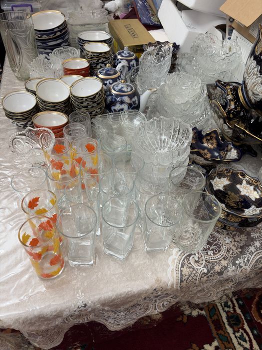 xrustal idishlar sotiladi