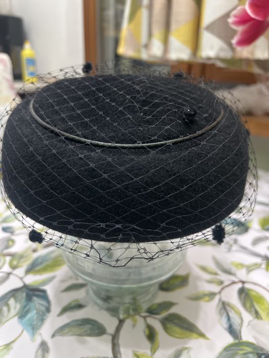 Женская шляпа с сеткой