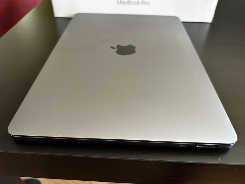 Macbook Pro 13" model A1989 2019 i7 16 GB RAM SSD 2 TB baterie 307 cicluri