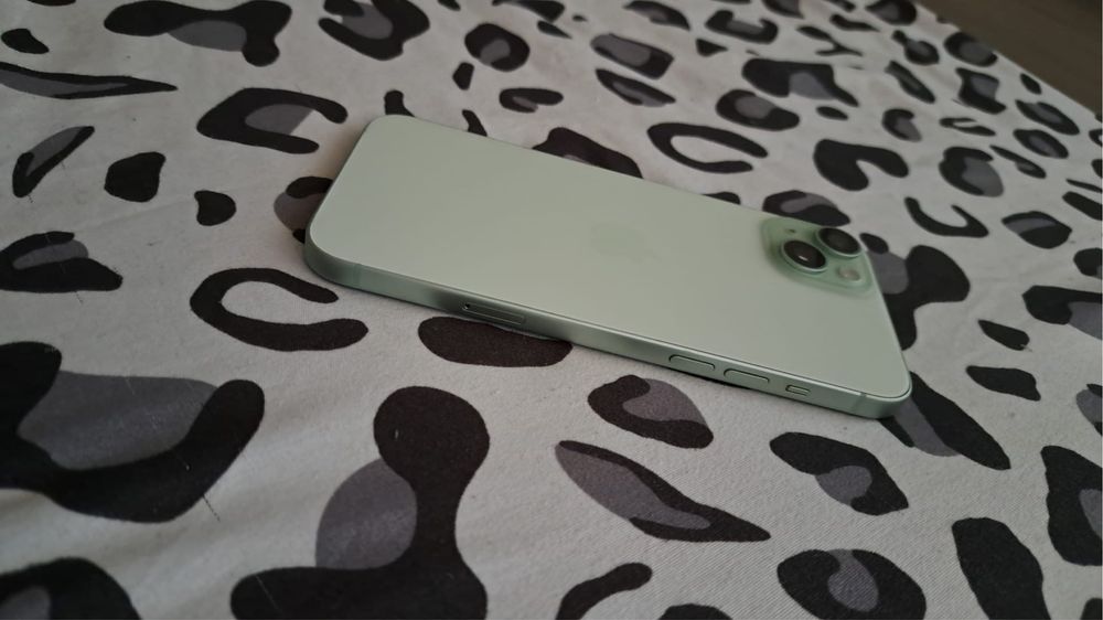 Iphone 15plus green