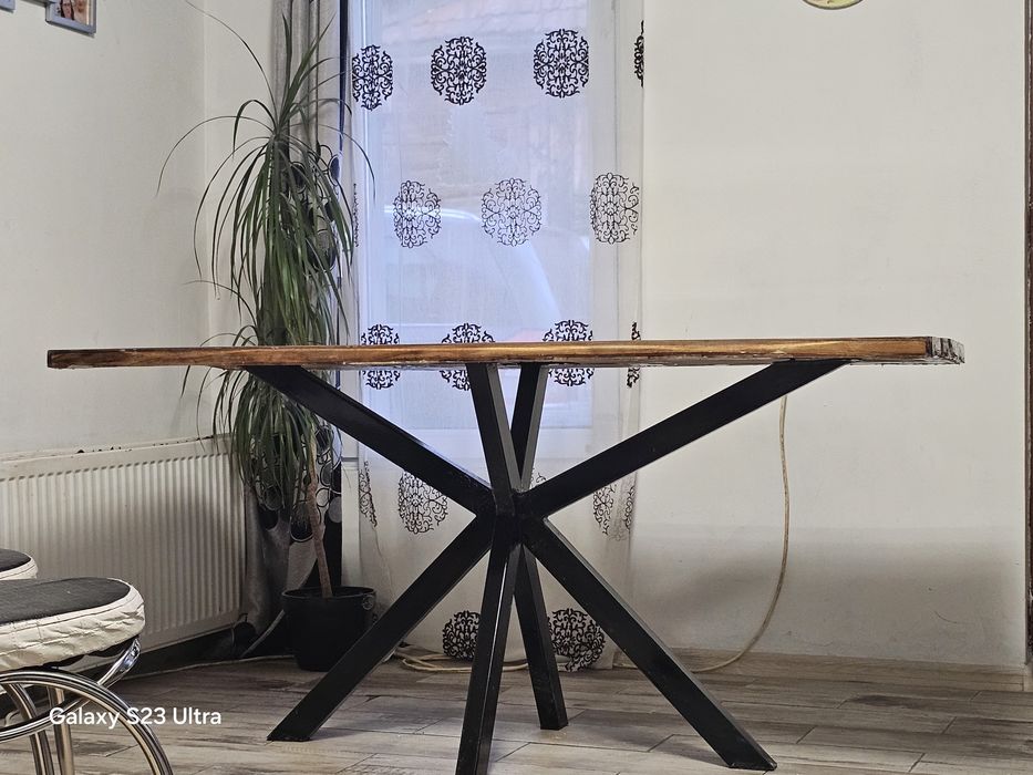 Masa de nuc si rășină