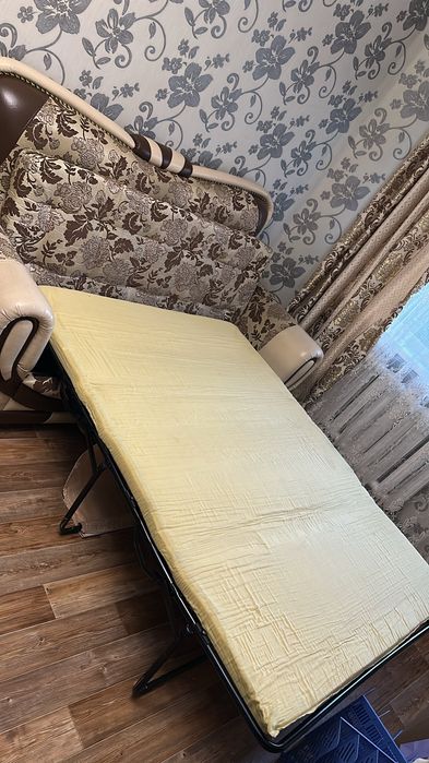 Продается диван с двумя креслами