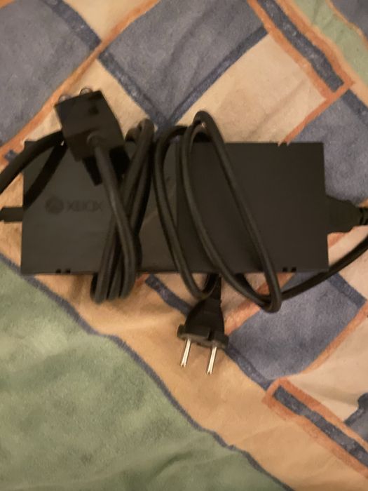Vand xbox one, 2 controllere + fc24, totul PERFECT functional