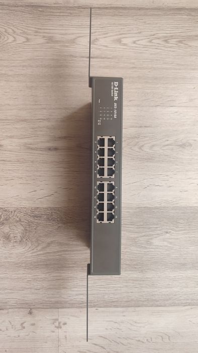 Коммутатор D-Link DES-1016A. Метал корпус