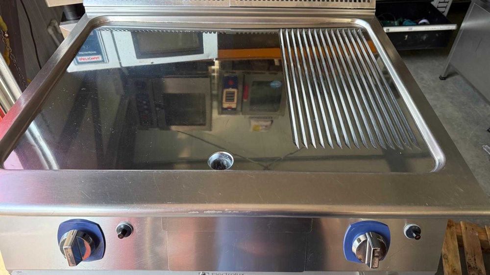 Gratar / Fry-top Electrolux Gaz, plita mixta - neteda + striata