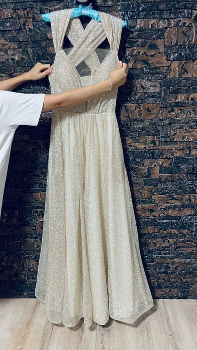 Rochie Crem cu Sclipici Lungă Elegantă pentru nunta