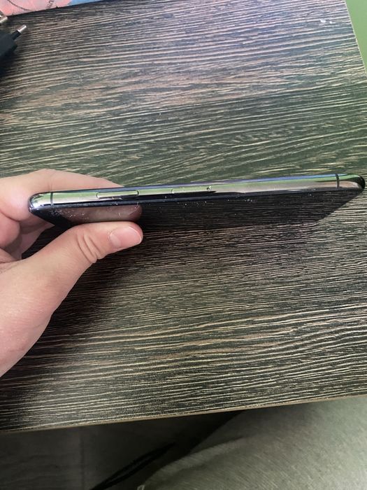 Продавам iphone X 256gb