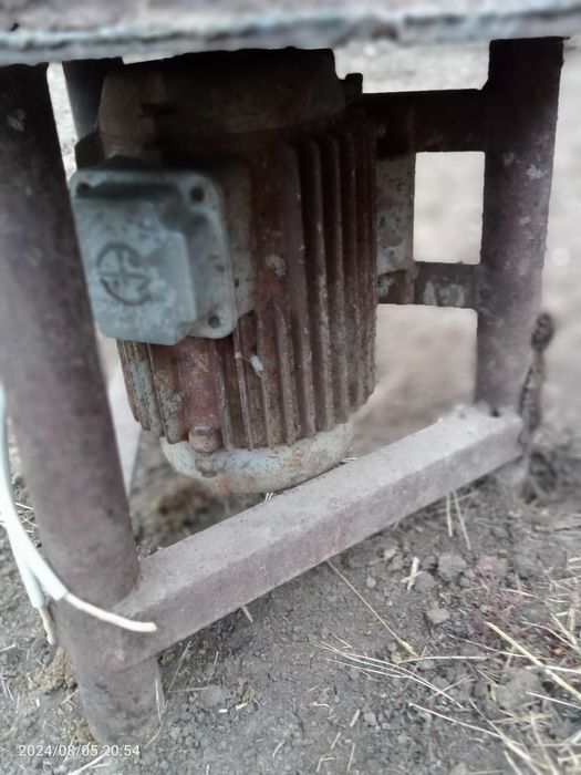 Продам дробилка для сена