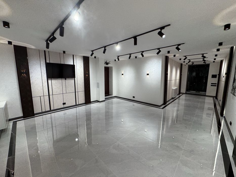 стадион Старт - Продается нежилое помещение вдоль дороги 215м2