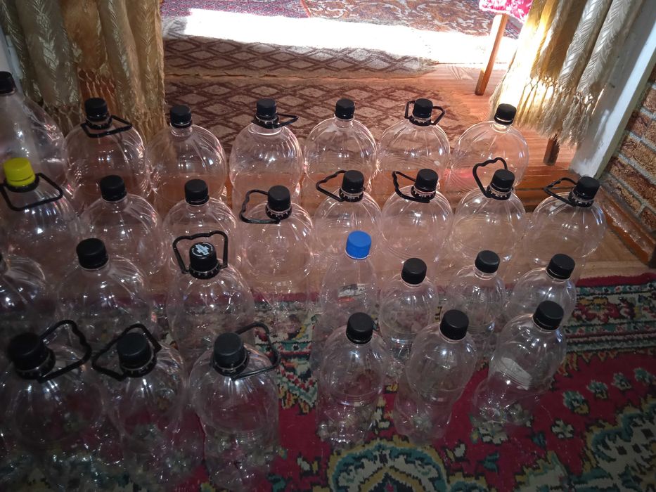 ПРОДАМ БУТЫЛКИ пластиковые из-под пива 1, 1,5, 2 и 3 литровые ! Чистые