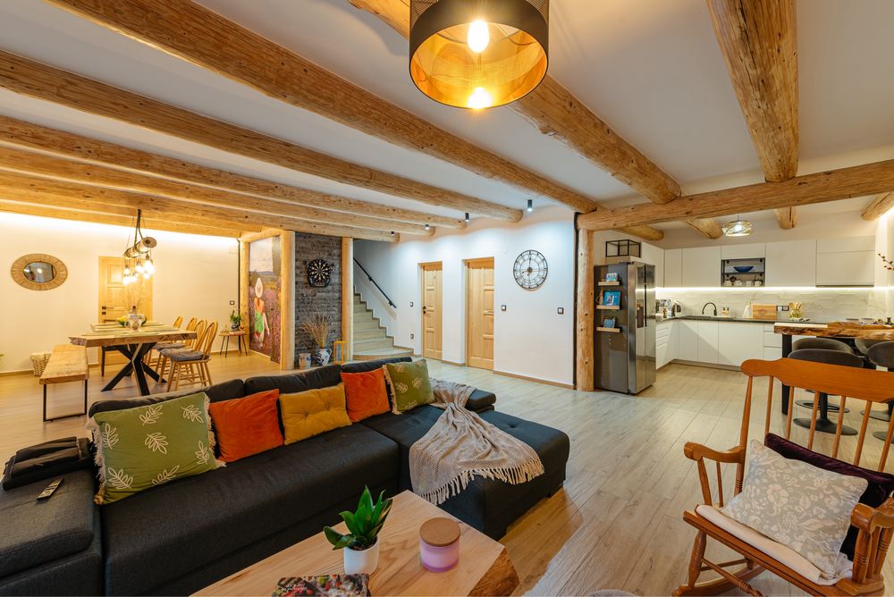 Cazare (CABANA NATURA TOPLIȚA) lângă pârtia de schi 900m de bază